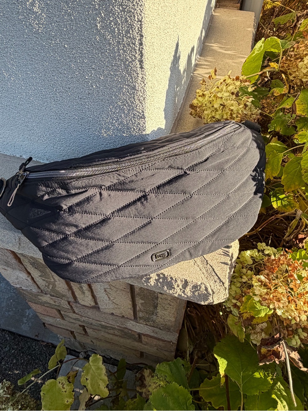 EUC Lug Bemo CloudGo Sling Bag in Black